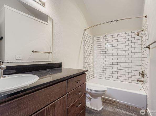 7307 Sand Pont Way NE 613, Seattle WA 98115