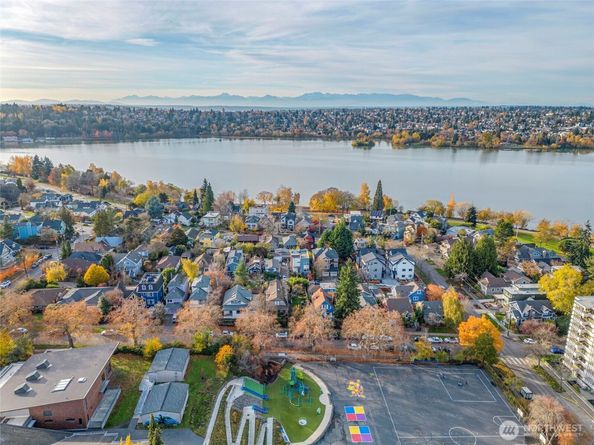 6543 Chapin Place N, Seattle WA 98103