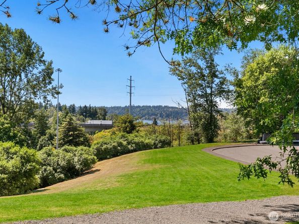12540 SE 32nd Street 35, Bellevue WA 98005