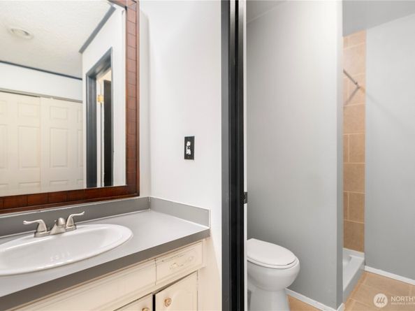 5915 Highway Place 404, Everett WA 98203
