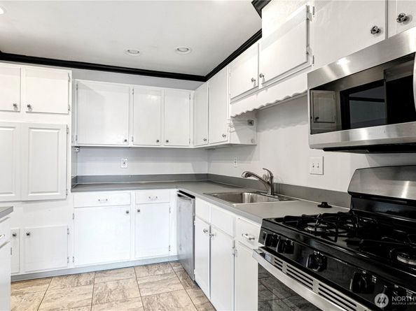 5915 Highway Place 404, Everett WA 98203