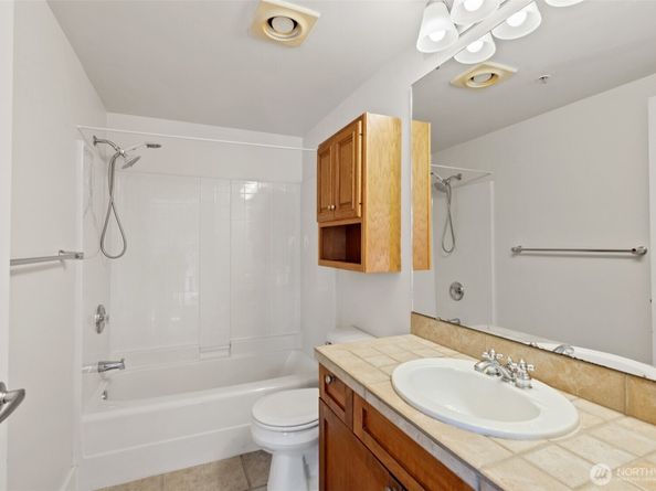 123 Queen Anne Avenue N 305, Seattle WA 98109