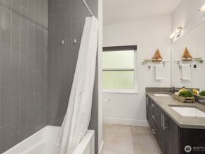 6829 SE 32nd Street, Mercer Island WA 98040