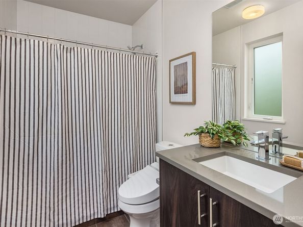 6829 SE 32nd Street, Mercer Island WA 98040