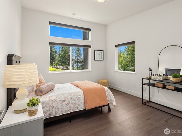6829 SE 32nd Street, Mercer Island WA 98040