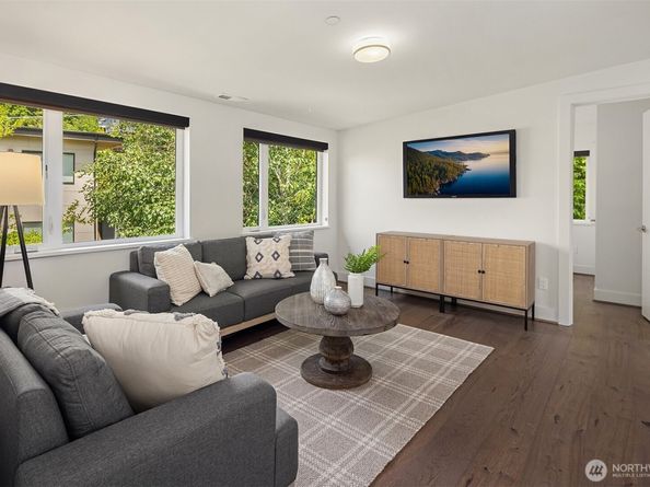 6829 SE 32nd Street, Mercer Island WA 98040