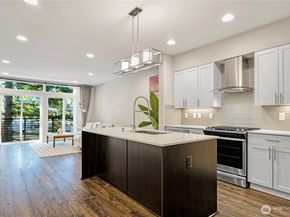13905 NE 15th Court, Bellevue WA 98005
