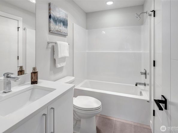 8904 NE 173rd Place A, Bothell WA 98011