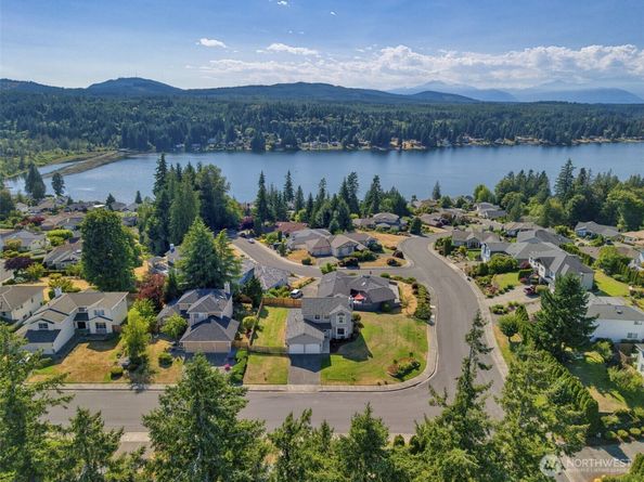 7017 Osprey Circle, Bremerton WA 98312