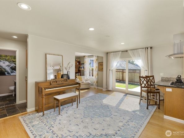 7017 Osprey Circle, Bremerton WA 98312
