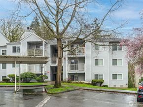 975 Aberdeen Avenue NE F207, Renton WA 98056