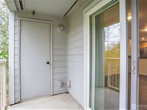 975 Aberdeen Avenue NE F207, Renton WA 98056