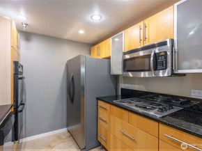 975 Aberdeen Avenue NE F207, Renton WA 98056
