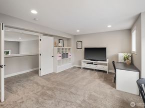 5492 Skyfall Place NW, Bremerton WA 98312