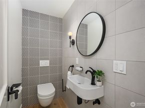 1633 E Calhoun Street, Seattle WA 98112