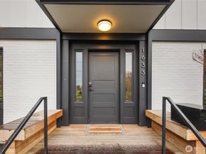 1633 E Calhoun Street, Seattle WA 98112