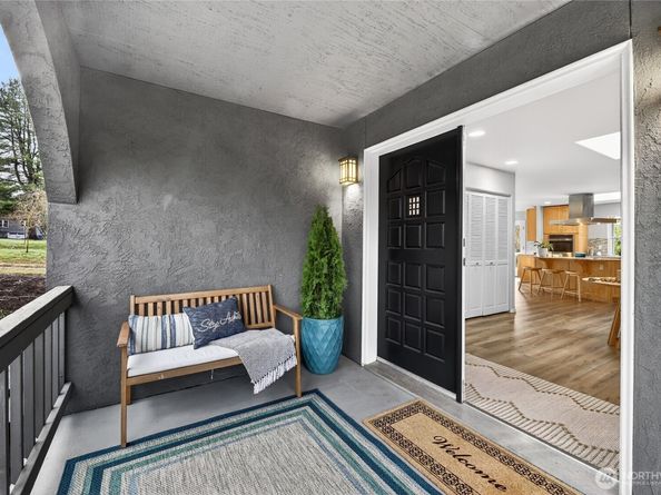 6730 NE 202nd Street, Kenmore WA 98028