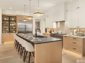 1706 111th Avenue NE, Bellevue WA 98004