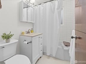 1011 NE 180TH Street, Shoreline WA 98155