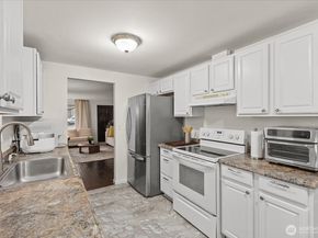 1011 NE 180TH Street, Shoreline WA 98155