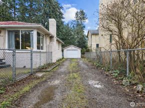 1011 NE 180TH Street, Shoreline WA 98155