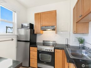 901 NE 43rd Street 306, Seattle WA 98105