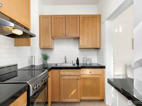 901 NE 43rd Street 306, Seattle WA 98105