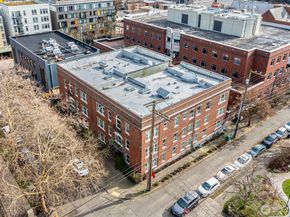 901 NE 43rd Street 306, Seattle WA 98105