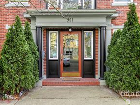 901 NE 43rd Street 306, Seattle WA 98105