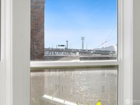 901 NE 43rd Street 306, Seattle WA 98105