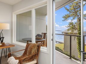 9039 Juanita Drive 304, Kirkland WA 98034