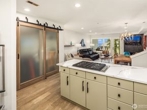 9039 Juanita Drive 304, Kirkland WA 98034