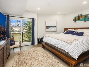 9039 Juanita Drive 304, Kirkland WA 98034