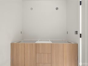 1136 B NW 57th Street, Seattle WA 98107