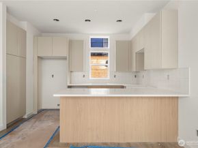 1136 B NW 57th Street, Seattle WA 98107