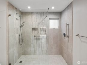 6121 NE 175 Street A202, Kenmore WA 98028