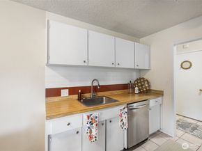 924 Shorewood Drive B16, Bremerton WA 98312