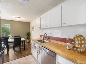 924 Shorewood Drive B16, Bremerton WA 98312