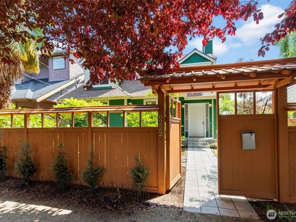 6222 37th Avenue NE, Seattle WA 98115