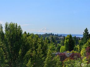 6222 37th Avenue NE, Seattle WA 98115