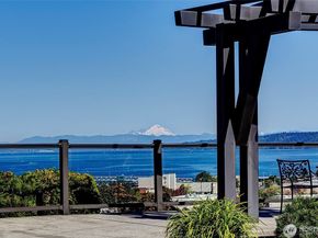 61 Pine Street 201, Edmonds WA 98020