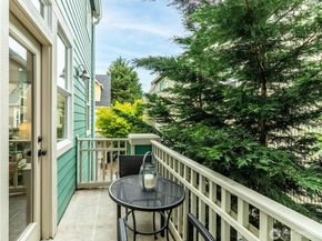 346 Wyatt Way NE 10, Bainbridge Island WA 98110