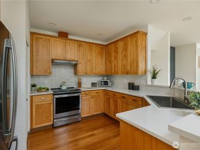 346 Wyatt Way NE 10, Bainbridge Island WA 98110