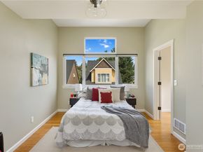 346 Wyatt Way NE 10, Bainbridge Island WA 98110