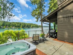 6490 NE Monte Vista Drive, Bainbridge Island WA 98110