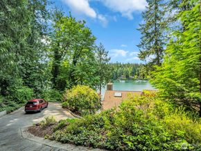 6490 NE Monte Vista Drive, Bainbridge Island WA 98110