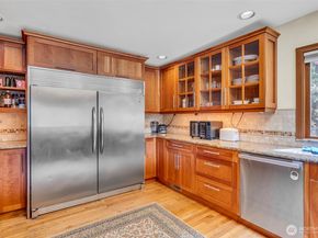 6490 NE Monte Vista Drive, Bainbridge Island WA 98110