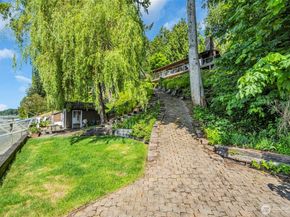 6490 NE Monte Vista Drive, Bainbridge Island WA 98110