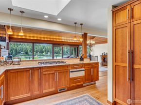 6490 NE Monte Vista Drive, Bainbridge Island WA 98110
