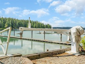 6490 NE Monte Vista Drive, Bainbridge Island WA 98110